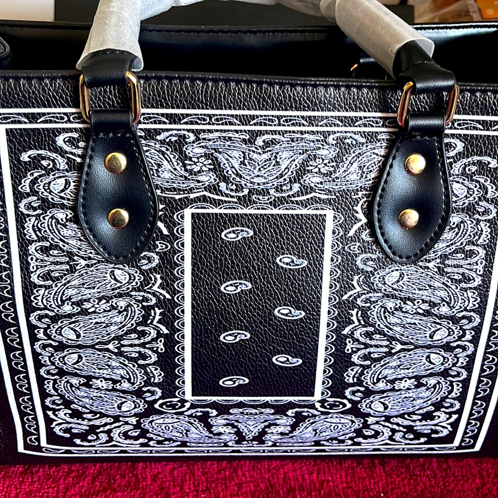 Black tote with 2 handles and Long strap included. WITH PAISLEY LOOK